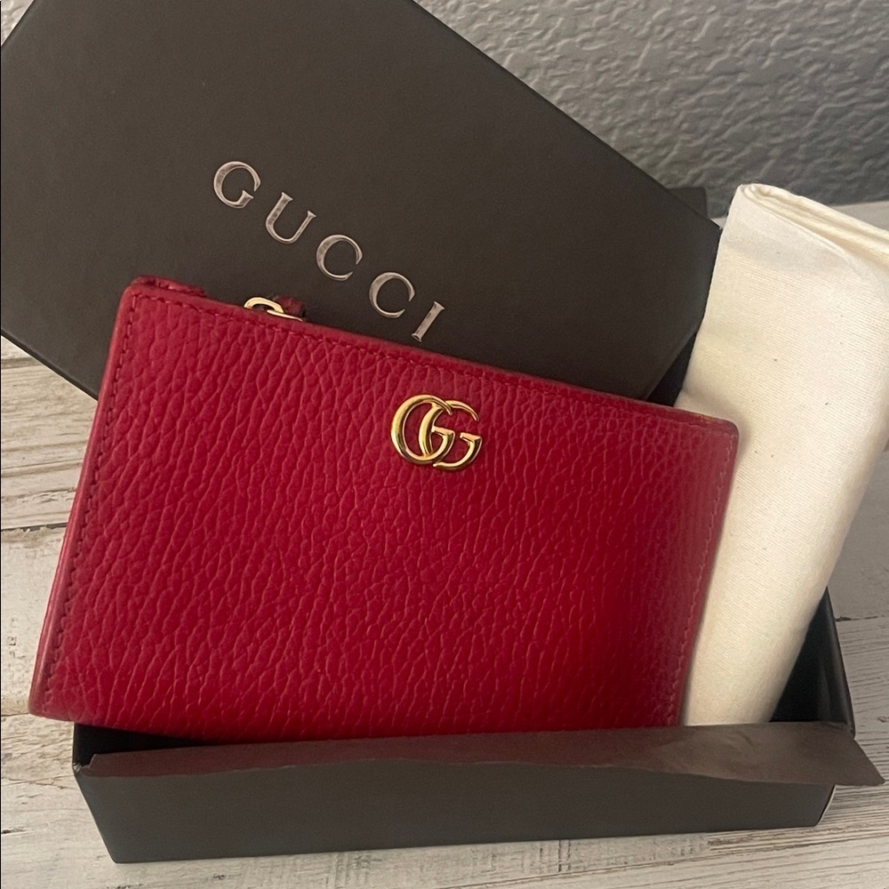 Gucci GG Marmont Red Pebbled Leather Compact Wallet. - Picture 11 of 11